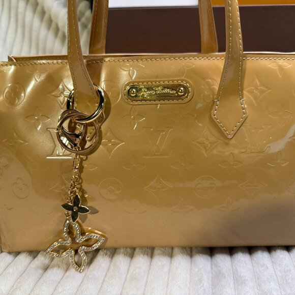 Louis Vuitton Vernis Wilshire Handbag - Picture 9 of 10